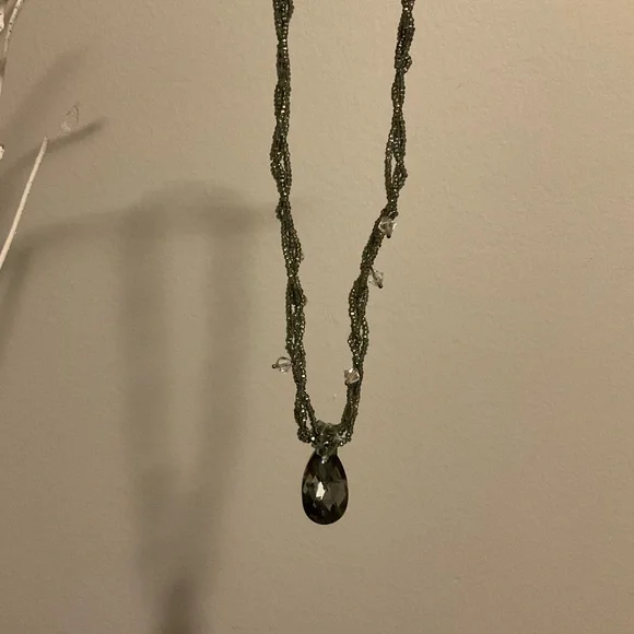 Elegant Swarovski teardrop pendant Beaded Necklace - Picture 4 of 4